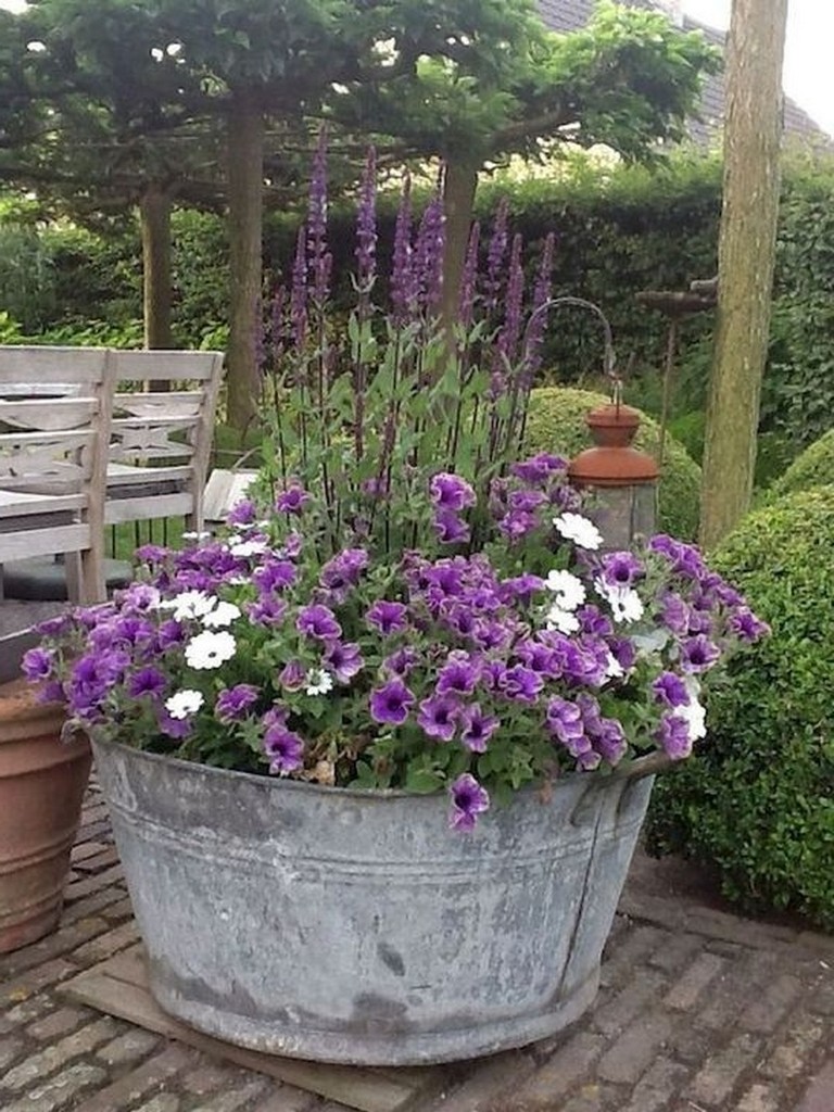 44+ Wonderful Summer Container Garden Flower Ideas - Page 32 of 44